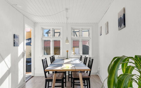 Annetta - 165M from the Sea: Blå, Sommerhus, Hus, Hjem, Stuehus, Estate, Sidespor