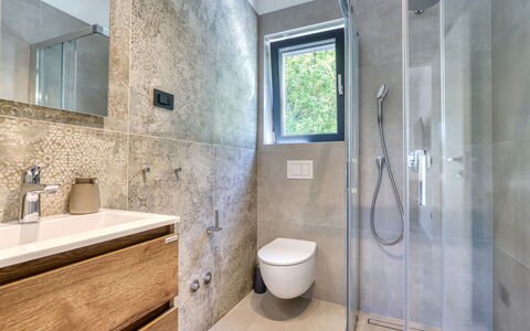 Dream: Gulvbelægning, Sanitærarmatur, Badeværelse, Etage, Indretning, Vvs, Badeværelsesskab, Tap, Spejl, Flise