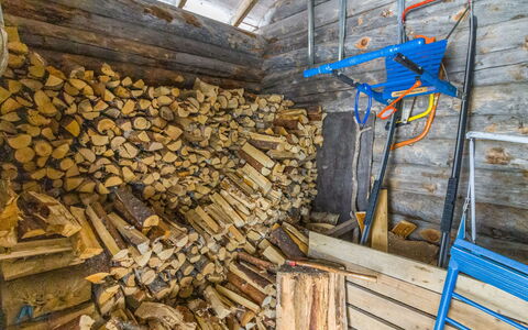 Mäkikelo: Møbel, Stol, Udendørs Møbler, Bord, Træ, Udendørs Bord, Køkken & Spisebord, Skygge, Have, Paraply