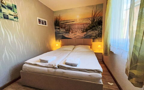Bungalow am Grienericksee: Soveværelse, Seng, Sengetøj, Hotel, Pude, Sengetøj, Bed Frame