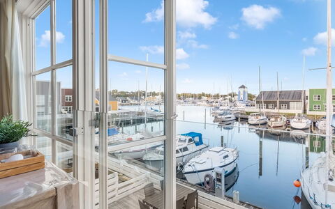 Björk - 10M from the Sea: Båd, Marina, Vandfartøjer, Dok, Havn, Havn, Skibskonstruktion, Mast, Både Og Sejlsport - Udstyr Og Materiel, Afspejling