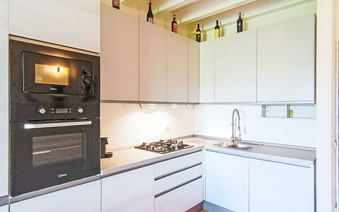 Parma House: Køkken Apparat, Køkken, Countertop, Større Bandage, Komfur, Cabinetry, Husholdningsapparat, Indretning, Komfur, Træ