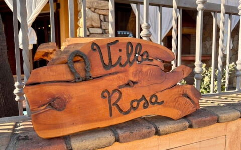 Villetta Rosa: Facade, Tag, Solenergi, Skygge, Solenergi, Skur, Sidespor