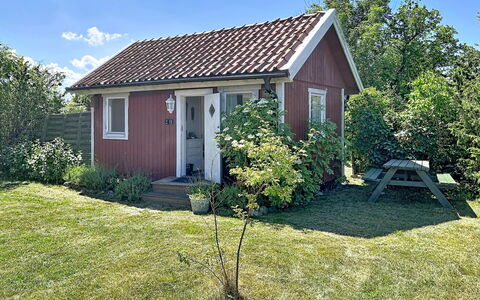 Villa Alvaret: Bygning, Tag, Græs, Hus, Vindue, Træ, Sommerhus, Skur, Hjem