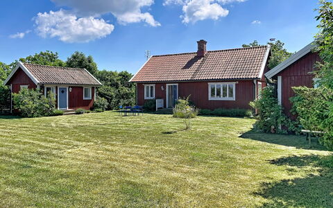 Villa Alvaret: Græs, Bygning, Hus, Tag, Hjem, Sommerhus, Boligområde, Land Lot, Busk, Landskab