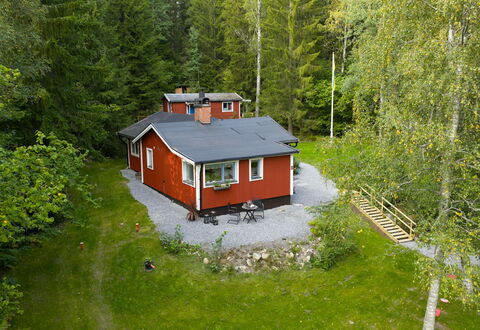 Paradislyckan: Facade, Tag, Solenergi, Skygge, Solenergi, Skur, Sidespor