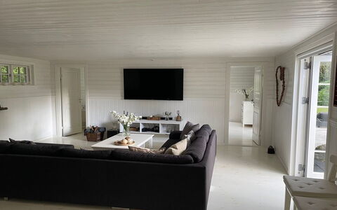 Har - 685M from the Sea: Træ, Gulvbelægning, Indretning, Couch, Etage, Stue, Møbel, Loft