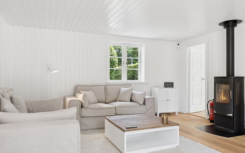Har - 685M from the Sea: Gulvbelægning, Indretning, Etage, Møbel, Couch, Træ, Stue, Trægulve, Loft, Værelse