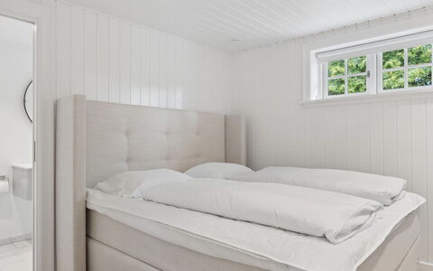 Har - 685M from the Sea: Soveværelse, Seng, Gulvbelægning, Etage, Sengetøj, Sengetøj, Bed Frame, Sengetøj, Madras, Hårdttræ