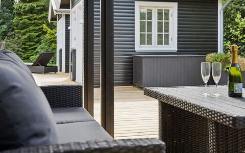 Har - 685M from the Sea: Træ, Veranda, Møbel, Udendørs Møbler, Dæk, Kompositmateriale, Stol, Hårdttræ, Skygge, Udendørs Bord