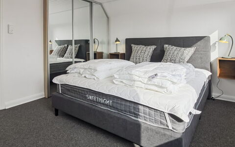 Milan - 20Km from the Sea: Soveværelse, Seng, Sengetøj, Sengetøj, Sengetøj, Bed Frame, Møbel, Pude, Madras, Throw Pillow