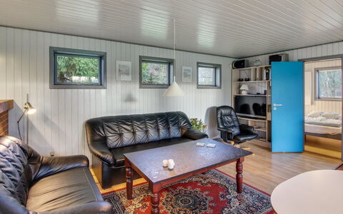 Kate - 700M to the Fjord: Gulvbelægning, Træ, Loft, Etage, Indretning, Couch, Værelse, Møbel, Stue