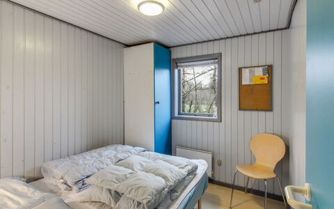 Kate - 700M to the Fjord: Væg, Træ, Soveværelse, Loft, Indretning, Etage, Gulvbelægning, Sengetøj, Seng, Sengetøj