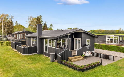 Danail - 250M from the Sea: Hus, Boligområde, Tag, Hjem, Bunddække, Sommerhus, Lawn, Estate, Have, Gård