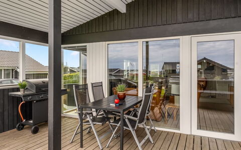 Danail - 250M from the Sea: Tag, Hus, Hjem, Sommerhus, Dør, Sidespor, Dæk, Veranda, Planke, Hårdttræ