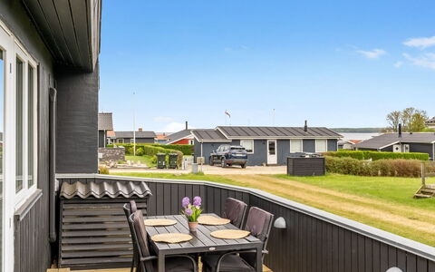 Danail - 250M from the Sea: Tag, Hus, Hjem, Sommerhus, Dør, Sidespor, Dæk, Veranda, Planke, Hårdttræ