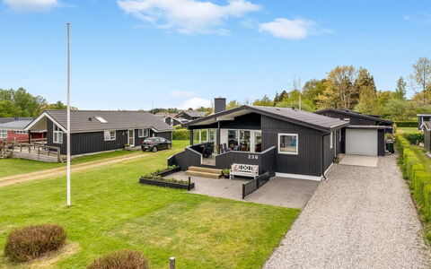 Danail - 250M from the Sea: Tag, Hus, Hjem, Sommerhus, Dør, Sidespor, Dæk, Veranda, Planke, Hårdttræ