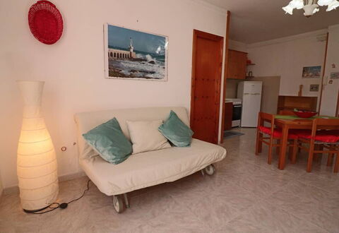 Myriam: Møbel, Gulvbelægning, Etage, Indretning, Værelse, Lejlighed, Stue, Couch, Stol