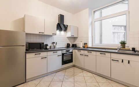 Scandinavian Business Apartment: Køkken Apparat, Køkken, Større Bandage, Countertop, Cabinetry, Gulvbelægning, Indretning, Husholdningsapparat, Komfur, Etage