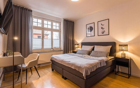 Scandinavian Business Apartment: Seng, Soveværelse, Sengetøj, Sengetøj, Lejlighed, Indretning, Møbel, Bed Frame, Sengetøj, Pude