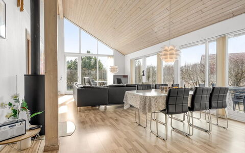 Safina - 1Km from the Sea: Gulvbelægning, Trægulve, Indretning, Træ, Etage, Loft, Møbel, Laminat Gulv, Hjem, Stue