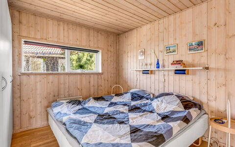 Safina - 1Km from the Sea: Træ, Soveværelse, Indretning, Etage, Seng, Loft, Sengetøj, Hjem, Sengetøj, Bejdse