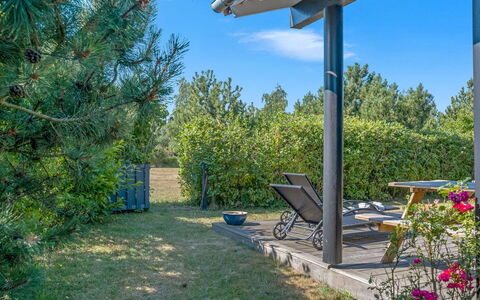 Safina - 1Km from the Sea: Blå, Busk, Land Lot, Skygge, Have, Landscaping, Lawn, Backyard, Udendørs Struktur, Gård