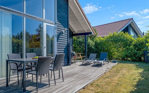 Safina - 1Km from the Sea: Blå, Sommerhus, Skygge, Veranda, Dæk, Sidespor, Planke, Hårdttræ, Eco Hotel, Udendørs Møbler