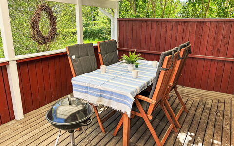 Tallkotten: Møbel, Træ, Udendørs Møbler, Bord, Stol, Udendørs Bord, Veranda, Gulvbelægning, Bejdse, Hårdttræ