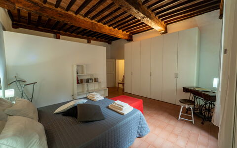 Le Loggine del Pignatello Apartment, Siena City: Væg, Møbel, Indretning, Gulvbelægning, Træ, Soveværelse, Etage, Loft, Seng, Værelse