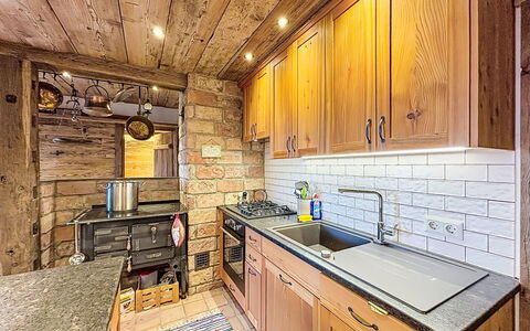 Mirnock-Chalet: Køkken, Træ, Loft, Gulvbelægning, Indretning, Countertop, Cabinetry, Køkken Apparat, Etage, Møbel