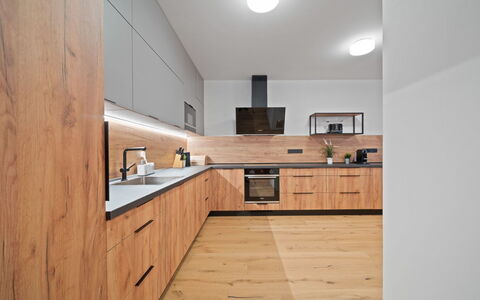 Na Kovárně: Countertop, Køkken, Gulvbelægning, Indretning, Cabinetry, Træ, Møbel, Etage, Køkken Apparat, Loft