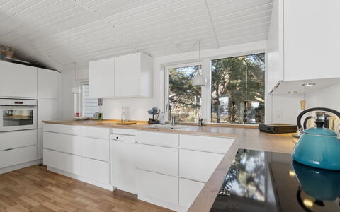 Adde - 150M from the Sea: Gulvbelægning, Træ, Køkken, Indretning, Countertop, Etage, Loft, Trægulve, Køkken Apparat, Større Bandage