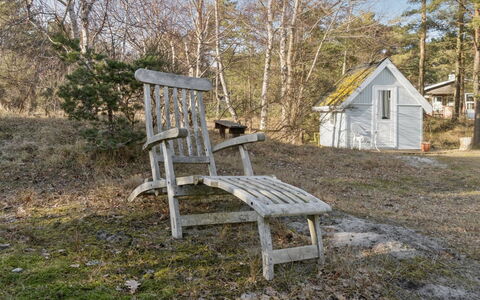 Adde - 150M from the Sea: Træ, Møbel, Udendørs Møbler, Sommerhus, Kvist, Backyard, Have, Gård, Stol, Lawn