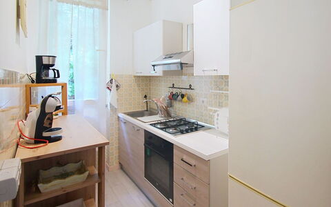 Olli: Køkken Apparat, Køkken, Countertop, Større Bandage, Cabinetry, Møbel, Gulvbelægning, Træ, Indretning, Etage