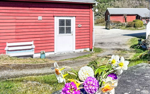 Mjølkerommet: Busk, Hus, Sommerhus, Forår, Have, Skur, Gård, Sidespor, Garden Bygninger, Indkørsel