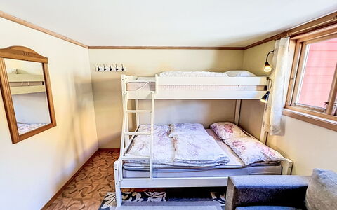 Mjølkerommet: Etage, Træ, Gulvbelægning, Indretning, Møbel, Soveværelse, Seng, Værelse, Sengetøj, Sengetøj