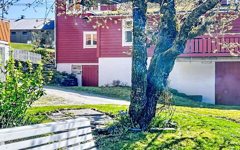 Mjølkerommet: Blad, Afdeling, Busk, Boligområde, Hus, Hjem, Land Lot, Have, Lawn, Bunddække