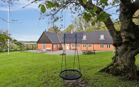 Sigbritt - 3.7Km from the Sea: Græs, Hjem, Sommerhus, Skygge, Lawn, Stuehus, Gård, Have, Estate, Backyard