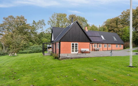 Sigbritt - 3.7Km from the Sea: Græs, Tag, Busk, Hus, Sommerhus, Land Lot, Hjem, Lawn, Almindeligt, Have