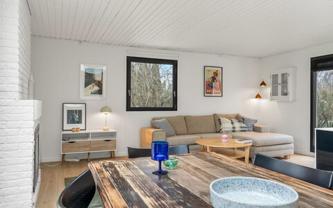 Arild - 700M from the Sea: Møbel, Indretning, Gulvbelægning, Couch, Væg, Etage, Stue, Træ, Loft, Værelse