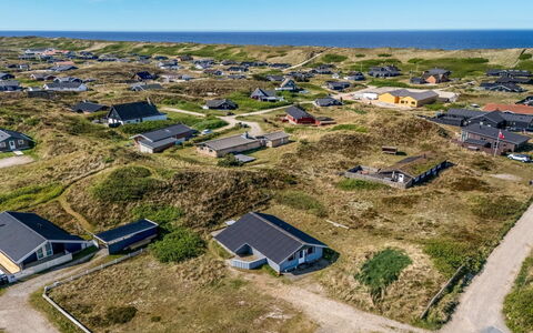 Flory - 400M from the Sea: Landskab, Sand, Arkivbilleder