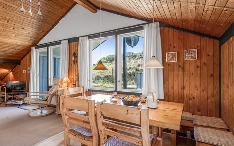 Flory - 400M from the Sea: Træ, Hjem, Hus, Sommerhus, Dør, Loft, Hårdttræ, Bjælkehytte, Veranda, Bejdse