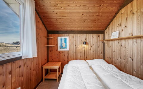 Flory - 400M from the Sea: Træ, Soveværelse, Hjem, Seng, Loft, Sengetøj, Sengetøj, Bed Frame, Bejdse, Hårdttræ