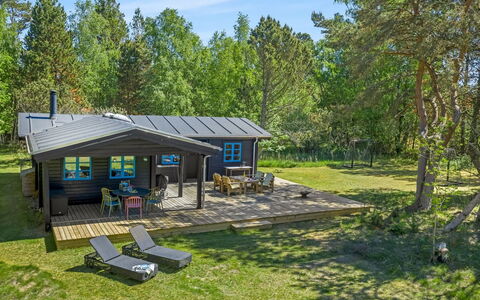 Aksinja - 500M from the Sea: Møbel, Træ, Indretning, Gulvbelægning, Etage, Stol, Værelse, Loft, Stue, Lejlighed