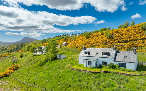 Bunloit Combi: Græs, Bjergrige Landskabsformer, Bakke, Vegetationen, Bjerg, Highland, Naturlige Landskab, Græs-, Busk, Landskab