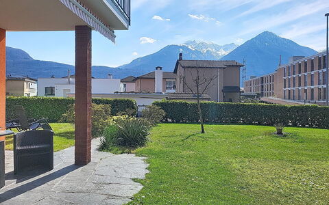Sailor'S Home: Bjergkæde, Lawn, Have, Skygge, Kam, Gård, Landscaping, Topmøde, Alps, Hæk