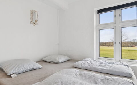 Strandulf - 1Km from the Sea: Seng, Soveværelse, Sengetøj, Sengetøj, Etage, Bed Frame, Sengetøj, Indretning, Værelse, Gulvbelægning