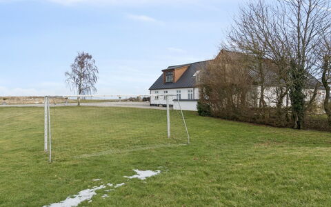 Strandulf - 1Km from the Sea: Møbel, Træ, Indretning, Gulvbelægning, Etage, Stol, Værelse, Loft, Stue, Lejlighed