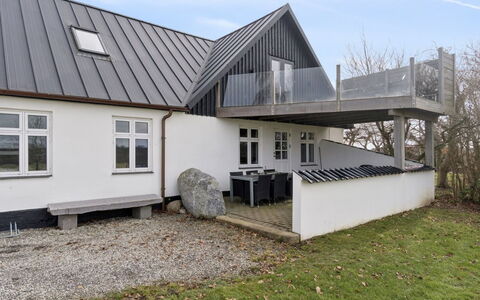 Strandulf - 1Km from the Sea: Møbel, Træ, Indretning, Gulvbelægning, Etage, Stol, Værelse, Loft, Stue, Lejlighed